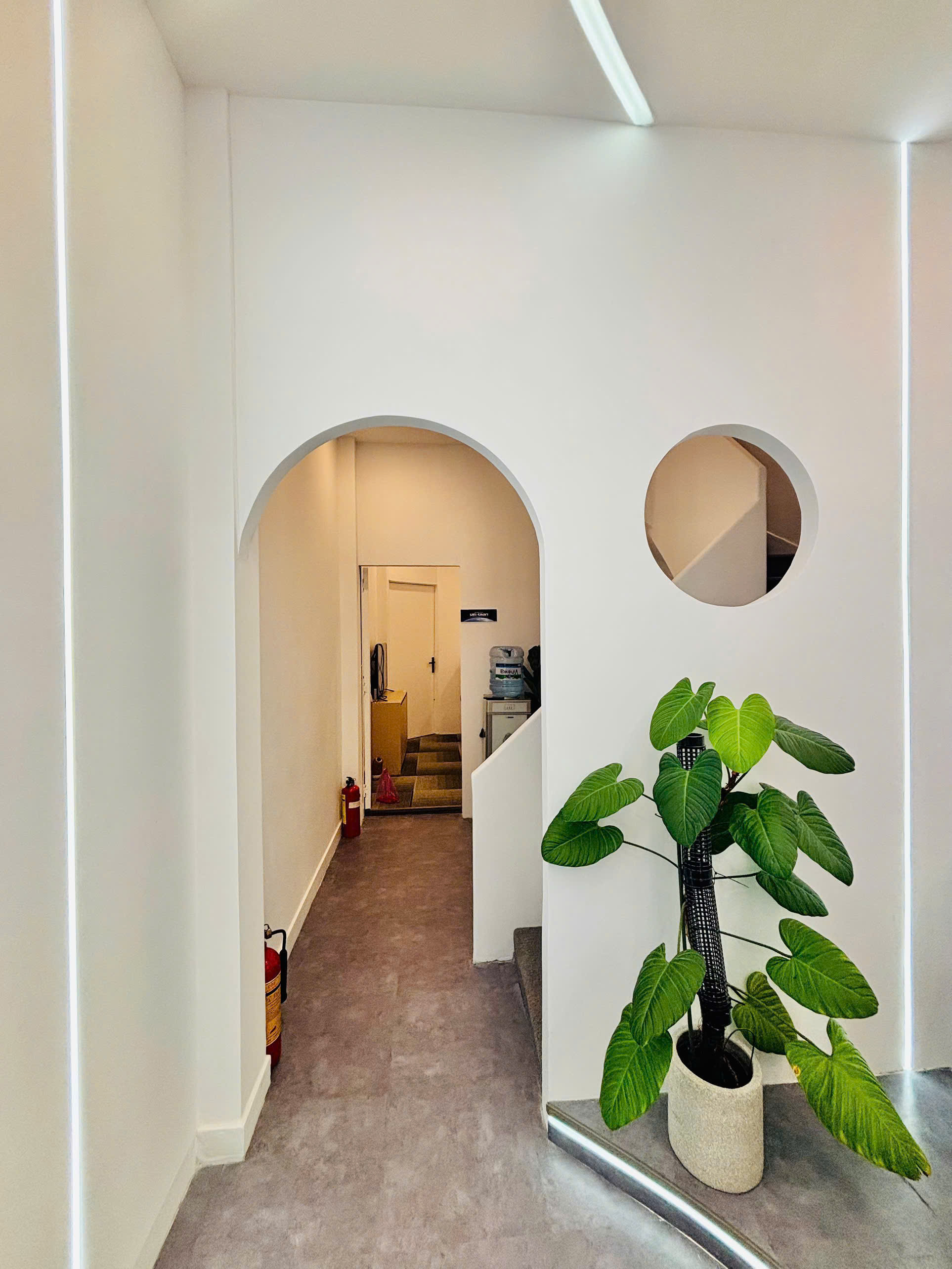 BÁN NHÀ MẶT TIỀN ĐINH TIÊN HOÀNG QUẬN 1 – NHÀ 2 MẶT THOÁNG, CÓ THANG MÁY THỦY LỰC, DÒNG TIỀN 81TR/THÁNG